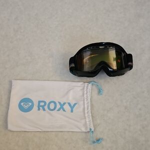 Roxy Black VR Headset with Pouch
